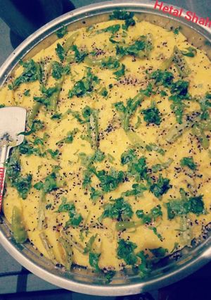 ખમણ ઢોકળાં (Khaman Dhokla Recipe In Gujarati) રેસીપી મુખ્ય ફોટો