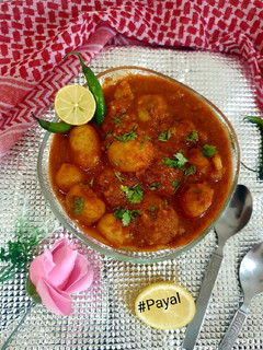 कश्मीरी दम आलू(kashmiri aloo recipe in hindi) रेसिपी मुख्य फोटो