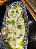 Salată de castraveți cu mentă, iaurt și ulei verde