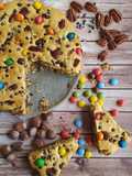 Biscottone con cioccolato,M&M's e frutta secca