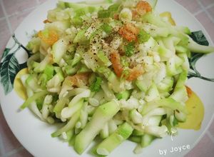 Hình của món Bầu xào tôm khô.