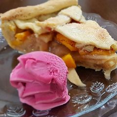 A picture of Peach & Apple pie تورطة التفاح و الدراق.