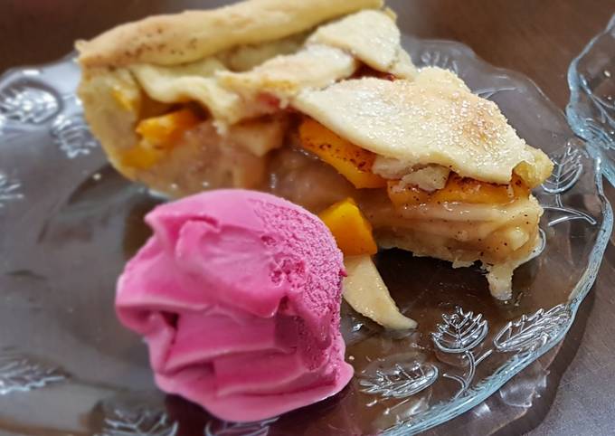 Recipe of Jamie Oliver Peach &amp; Apple pie تورطة التفاح و الدراق