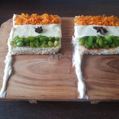 A picture of Tricolour bread pizza.