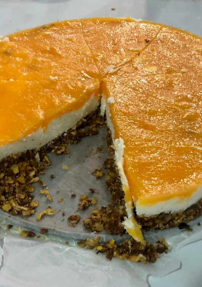 Una foto de 🎂 Tarta  crujiente de queso 🧀 y melocotones 🍑