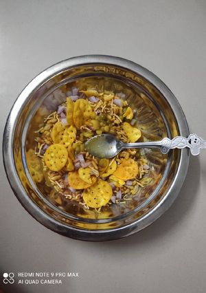 રગડા વાળી ભેળ (Ragda Bhel Recipe In Gujarati) રેસીપી મુખ્ય ફોટો