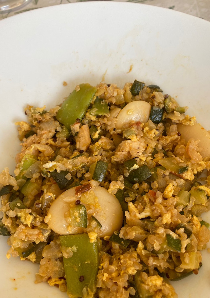 Una foto de Revuelto de quinoa y calabacín