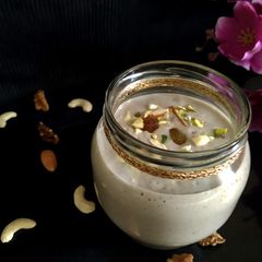 A picture of "Banana-Dates thick Shake".