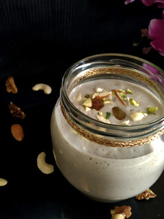 A picture of "Banana-Dates thick Shake".