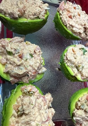 Una foto de Aguacates rellenos de atún