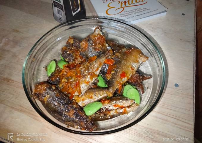 Sambal ikan lajang pete