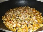 Una foto di risotto con cozze