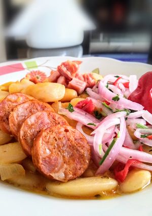 Una foto de Guiso de pallares Ahumados 👍🇵🇪