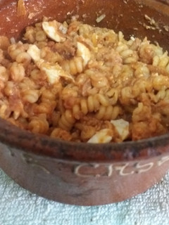 Una foto de Pasta con atún y huevo con salsa bolonhesa