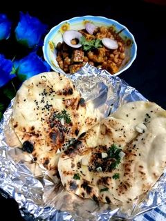 বাটার গার্লিক নান (butter garlic naan recipe in Bengali) রেসিপির প্রধান ছবি