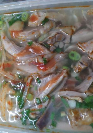 Hình của món Bún gà đùi.