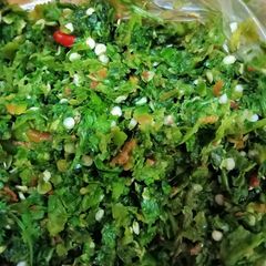 A picture of Crushed coriander and chillies.