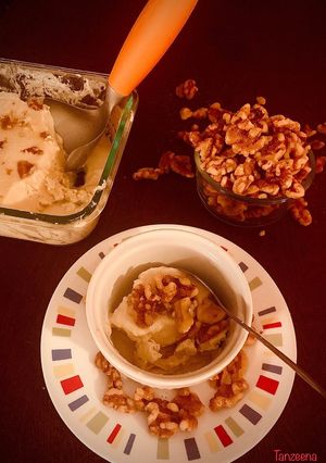 ওয়ালনাট মেপল ভ্যানিলা আইসক্রিম (Walnut Maple Vanilla Ice-cream Recipe in Bengali) রেসিপির প্রধান ছবি