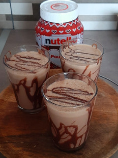 صورة لوصفة ميلك شيك موز 🍌و نوتيلا🍫 والمثلجات 🍦