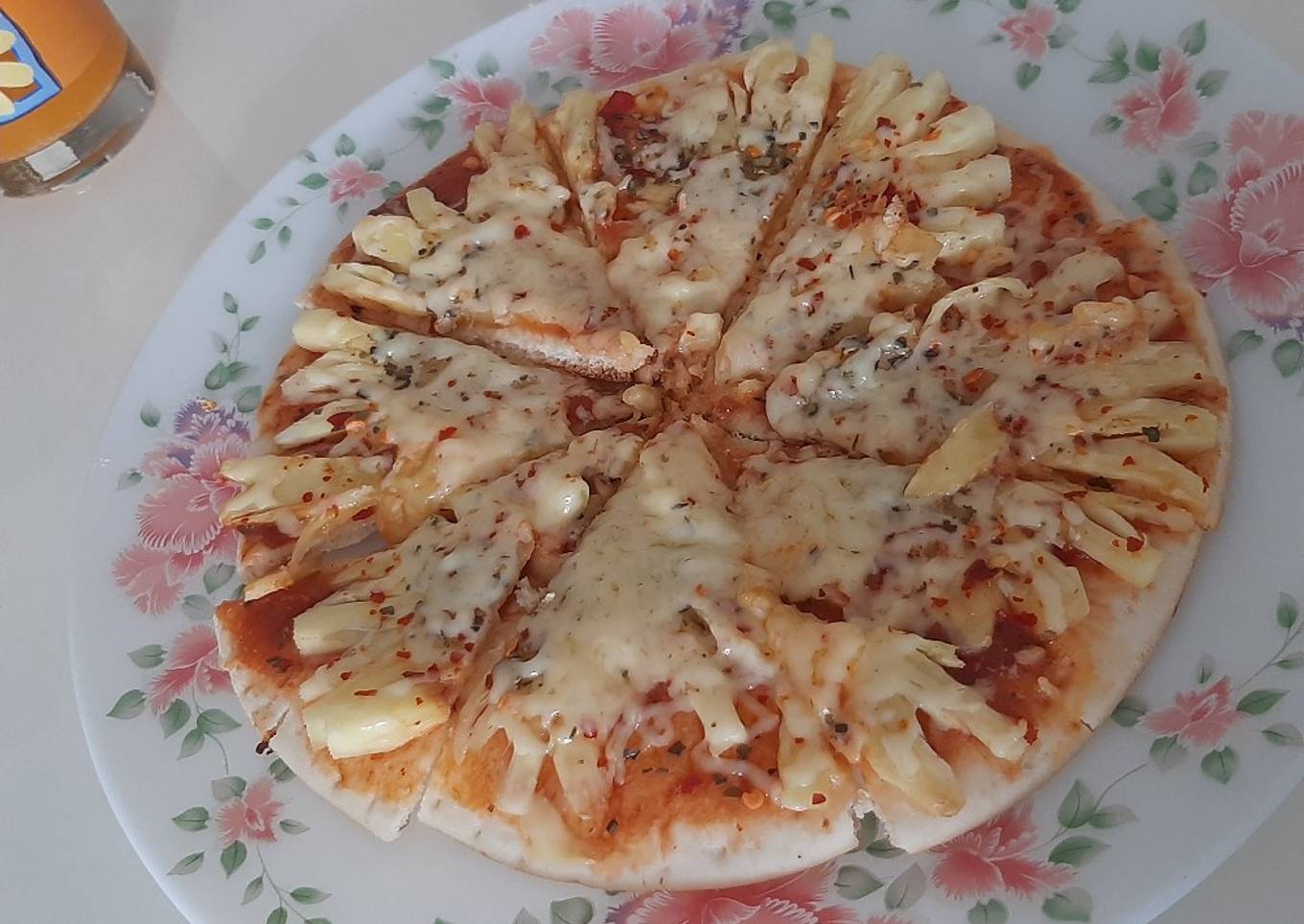 Pineapple pizza