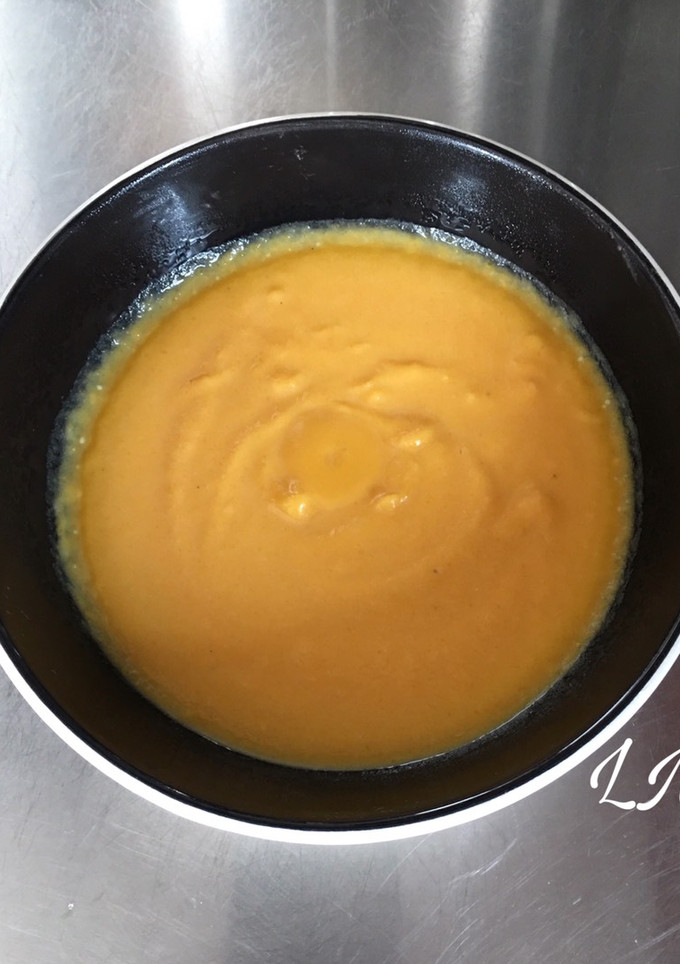 Una foto de Crema de calabaza con queso roquefort en olla GM