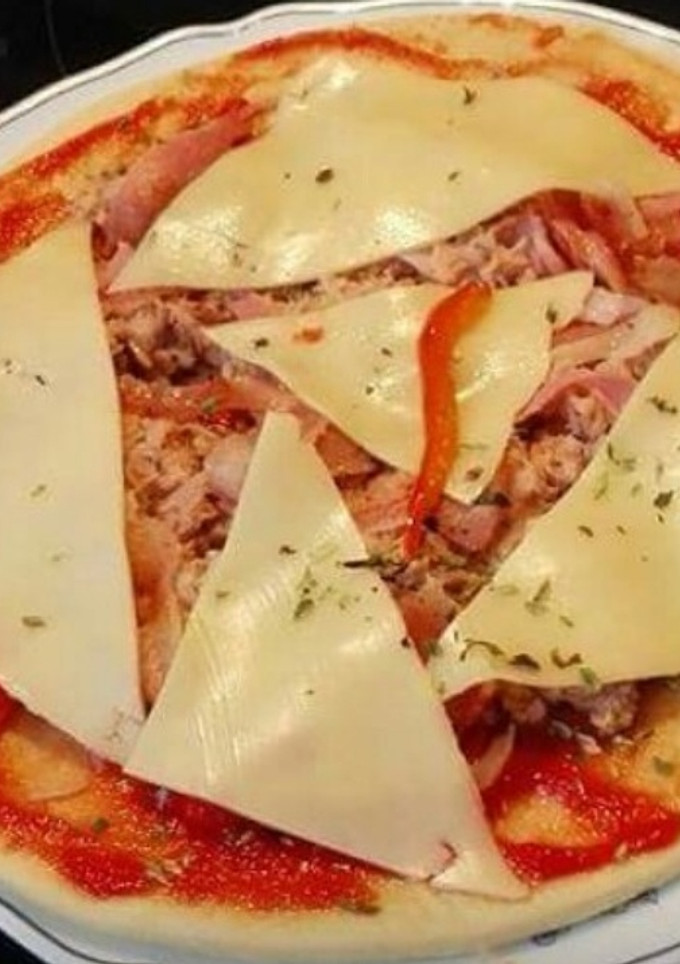 Una foto de La otra Pizza esta de atún y mass!!