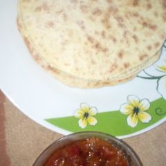 A picture of Chapati with shredded meat sauce.