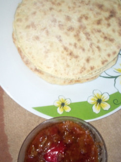 A picture of Chapati with shredded meat sauce.