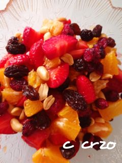 Una foto de Fresas con naranja y frutos rojos