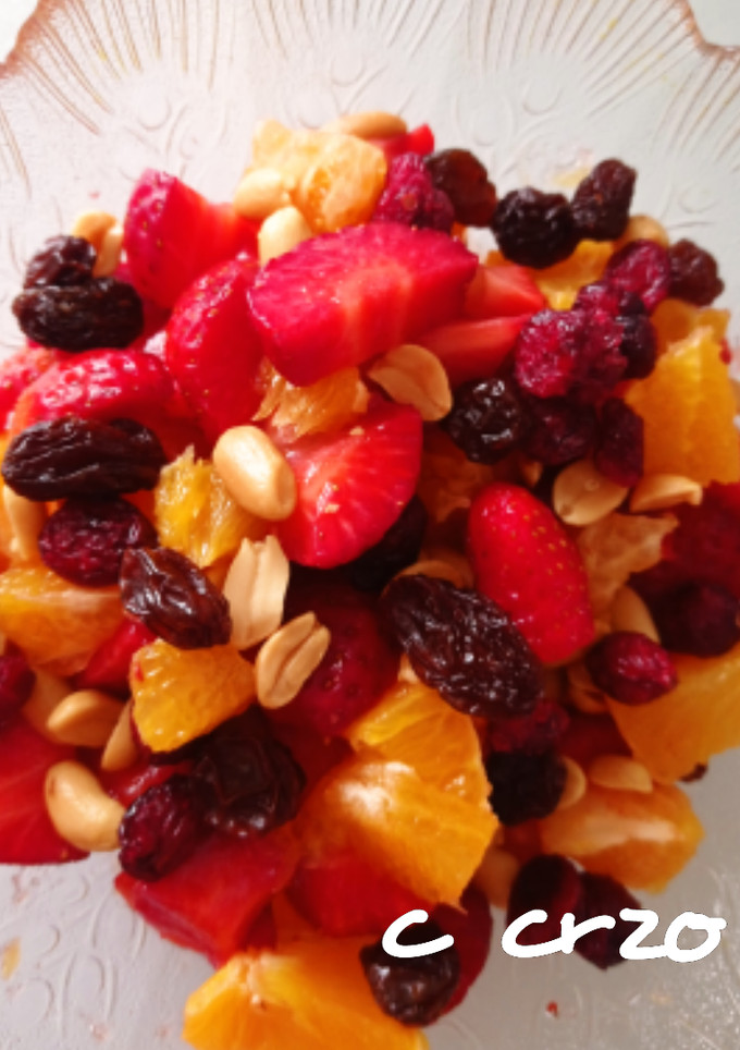 Una foto de Fresas con naranja y frutos rojos