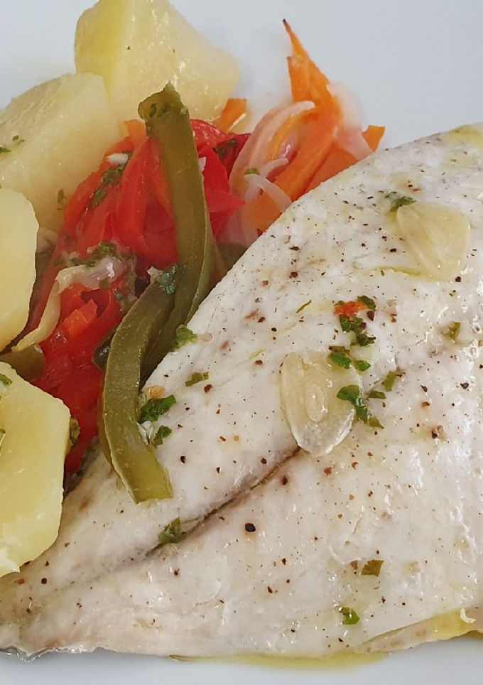 Una foto de Lomos de dorada al papillote con salsa de limón