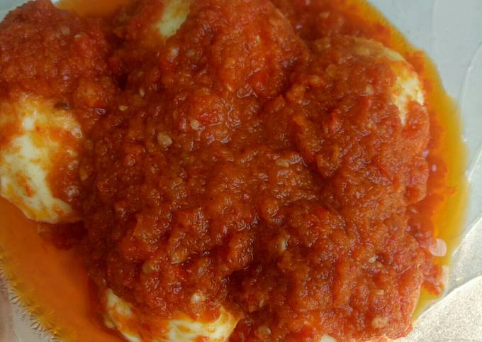 Telur bulat balado