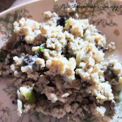 A picture of Mushroom capsicum egg scramble.