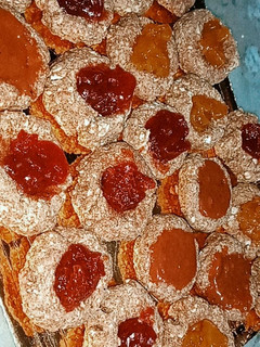 Una foto de Pepas de avena, membrillo, batata y dulce de leche