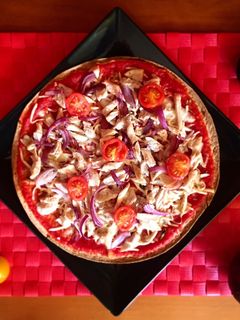 Una foto de Pizza fit de pollo