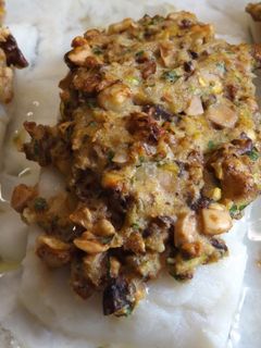 Una foto de Bacalao con costra de frutos secos al limón
