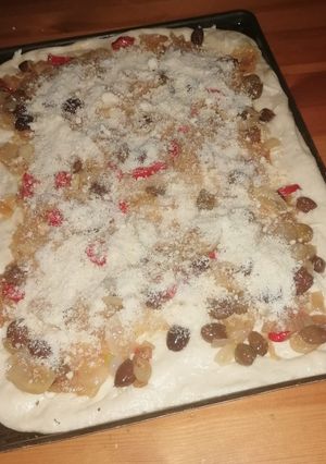 Foto di Pizza con cipolle e taggiasche