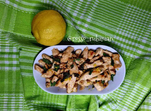 Foto di Fettine di petto di pollo marinate al limone