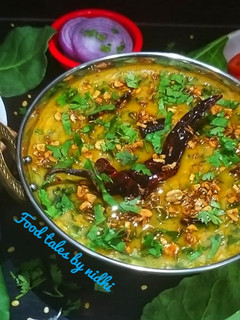 લહસૂની મગ ની દાલ પાલક (Lahsuni Moong Dal Palak Recipe In Gujarati) રેસીપી મુખ્ય ફોટો