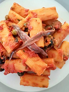 Una foto de Paccheri a la putanesca