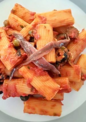 Una foto de Paccheri a la putanesca