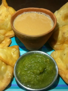 चटपटे आलू समोसे (Chatpate aloo samose recipe in Hindi) रेसिपी मुख्य फोटो