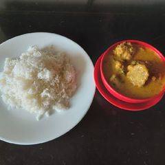 A picture of Curry pakora with boil rice.