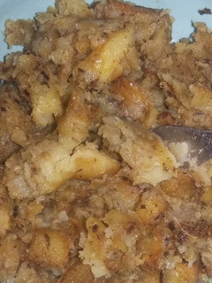 Una foto de Papa revuelta con condimento y queso cremoso "muy rica"