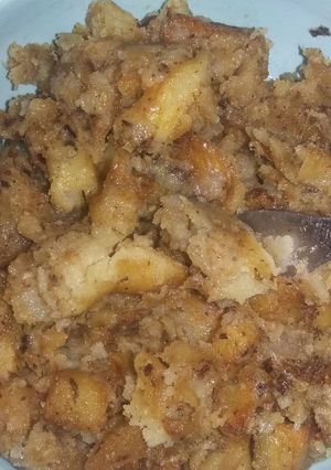 Una foto de Papa revuelta con condimento y queso cremoso "muy rica"
