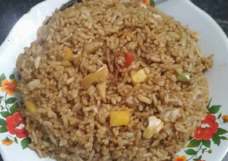 Bagaimana Membuat Nasi Goreng dengan Nanas, Bisa Manjain Lidah