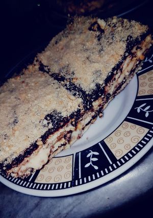 صورة لوصفة طبقات البسكويت مع الكريمة والشوكولاتة