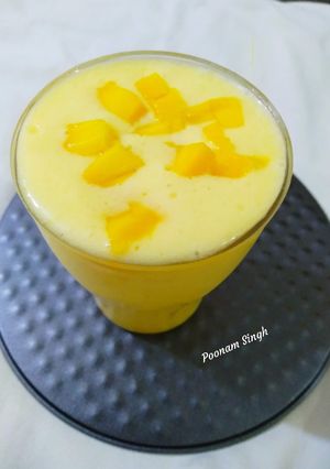 मैंगो लस्सी (Mango Lassi recipe in hindi) रेसिपी मुख्य फोटो