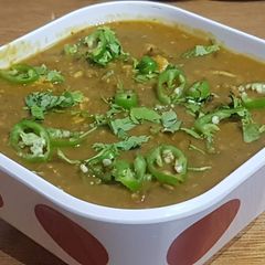 A picture of Moong ki daal gosht(chicken)#sahri.