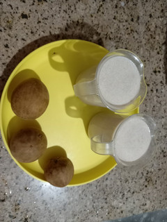 ચીકુ શેક (Chikoo Shake Recipe In Gujarati) રેસીપી મુખ્ય ફોટો